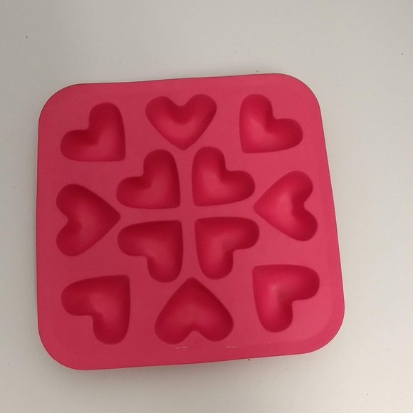 Lot of 6 Ice Cube Trays /Candy Molds Hearts-Chess-Cactus- Fish, Stars, Clam NEW - Picture 2 of 7